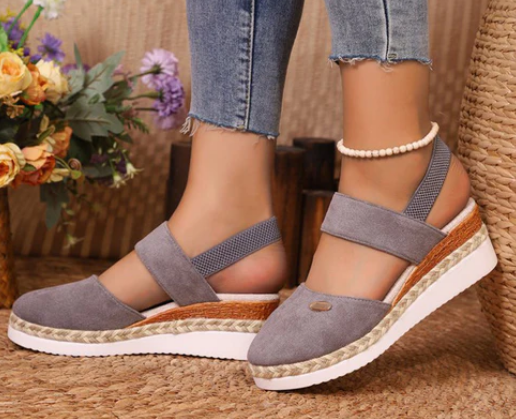 Sandalias de cuña baja con tiras y punta cerrada
