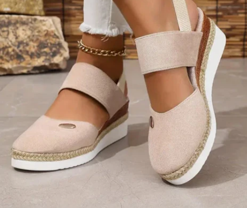 Sandalias de cuña baja con tiras y punta cerrada