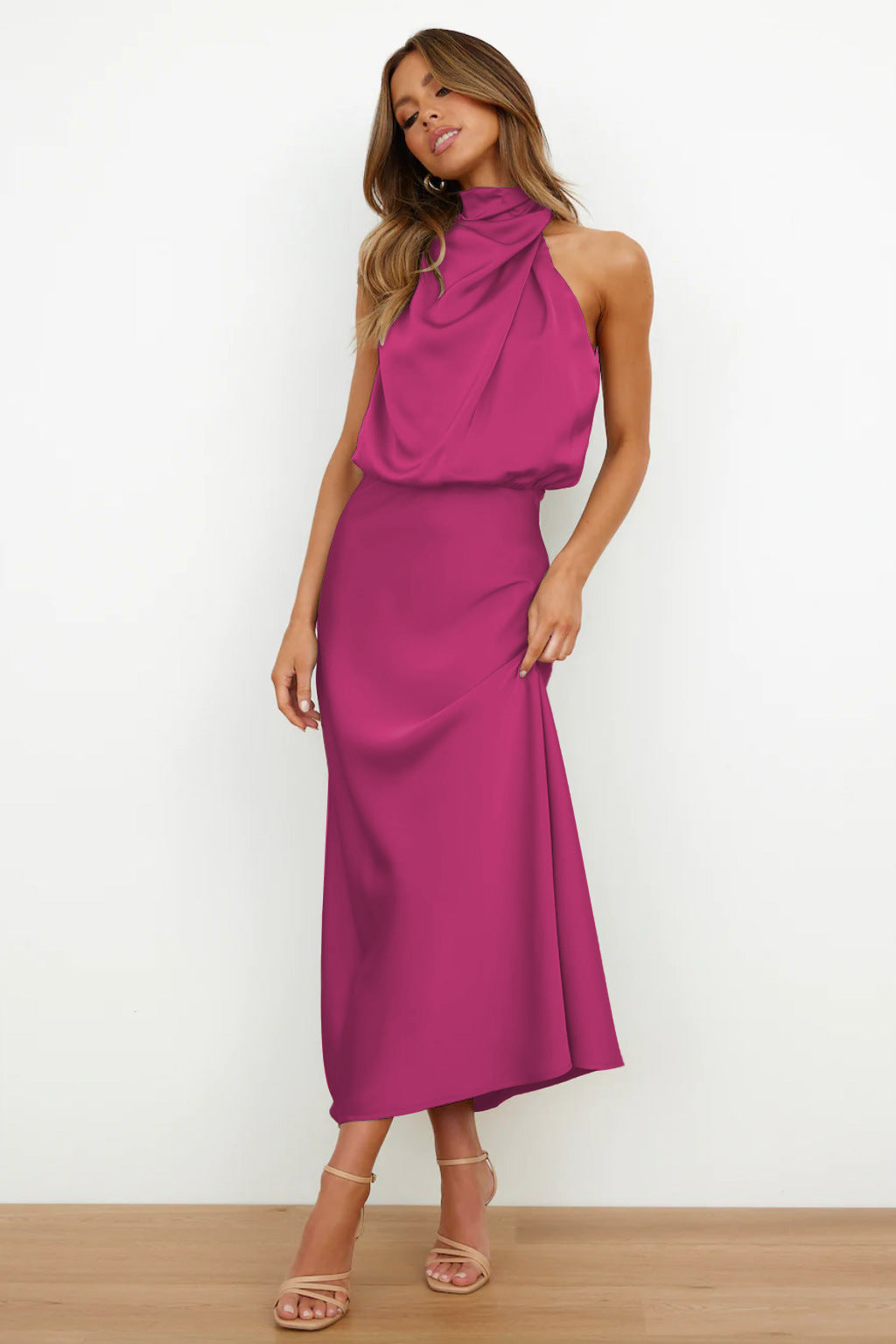 Miranda – Vestido satinado midi de cuello drapeado