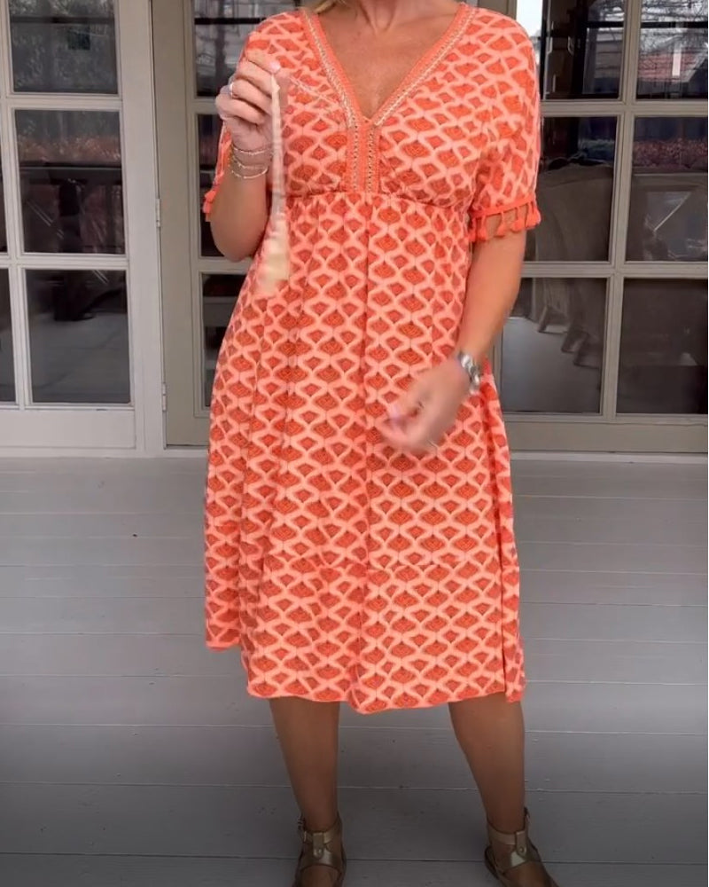 Vestido boho estampado con escote en V y flecos