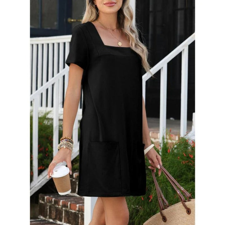 Iris – Vestido camiseta con escote cuadrado y bolsillos