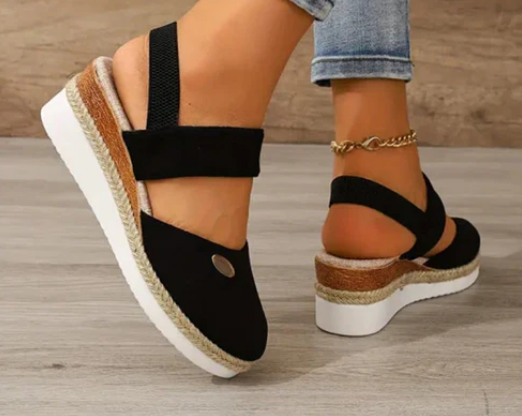 Sandalias de cuña baja con tiras y punta cerrada