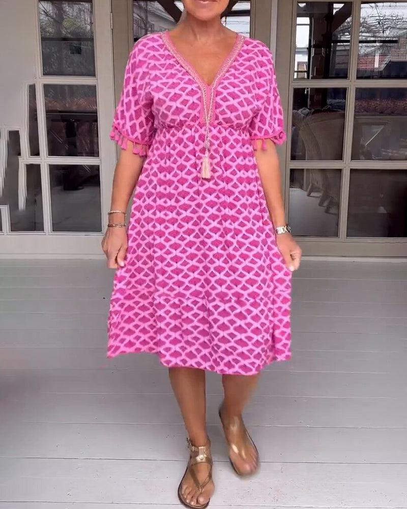 Vestido boho estampado con escote en V y flecos