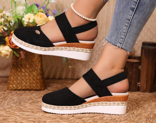 Sandalias de cuña baja con tiras y punta cerrada
