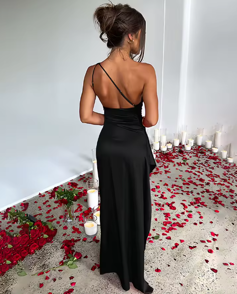 Milena – Vestido satén asimétrico con abertura lateral