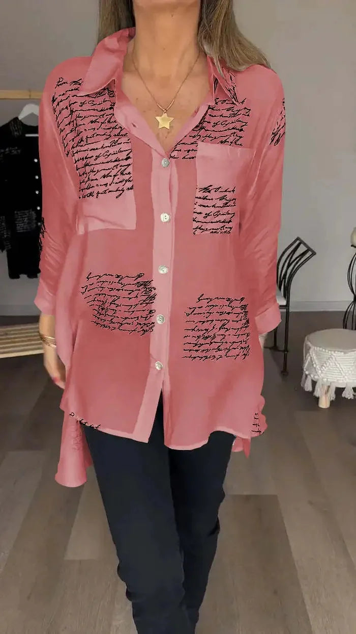 Gabriela – Camisa Oversize “Script Chic” con Botonadura