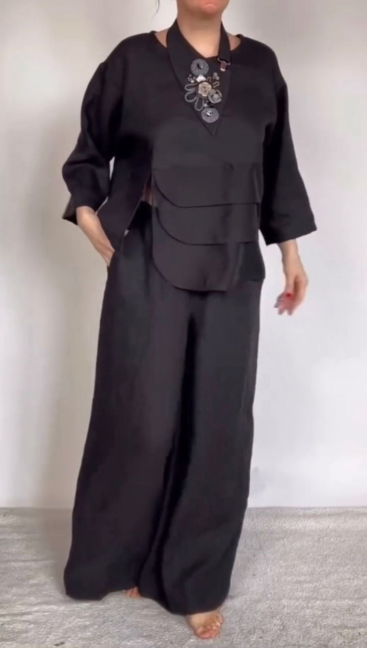 Conjunto elegante con caída fluida y estilo minimalista