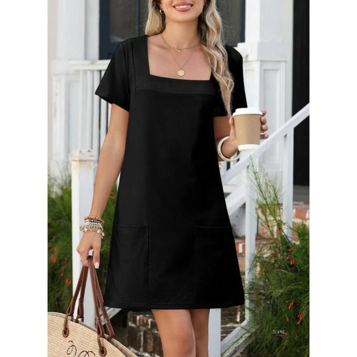 Iris – Vestido camiseta con escote cuadrado y bolsillos
