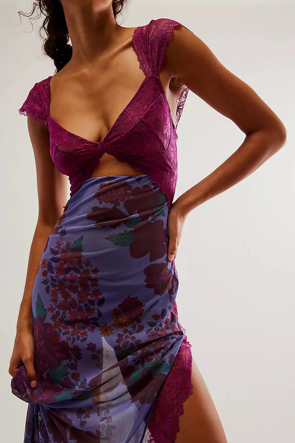 Isabel – Vestido lencero floral con encaje