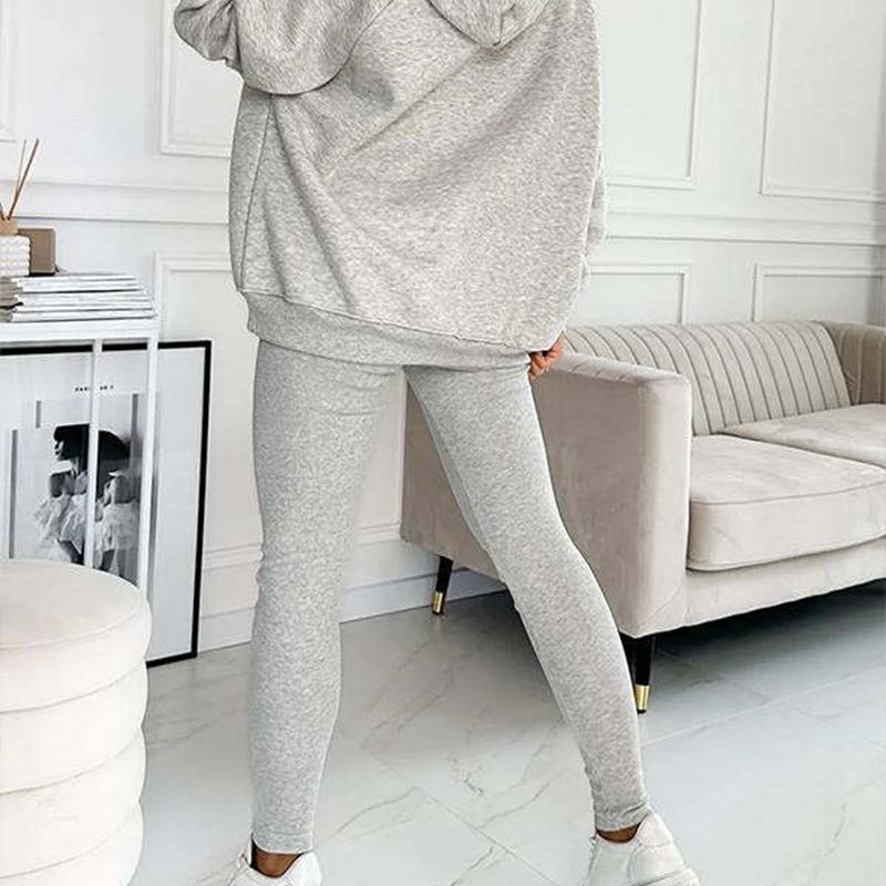 Conjunto deportivo Carmen 2025: sudadera con capucha + top ajustado + pantalón (set de 3 piezas)