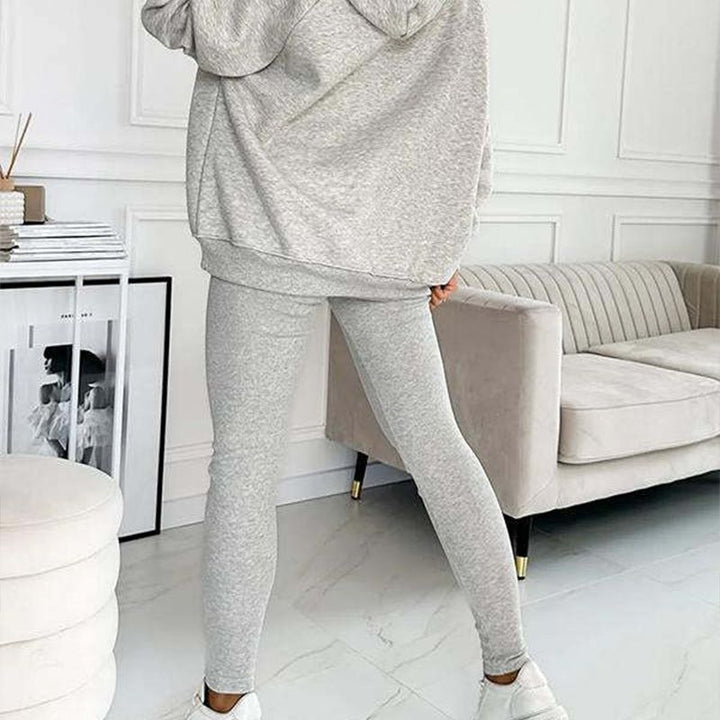 Conjunto deportivo Carmen 2025: sudadera con capucha + top ajustado + pantalón (set de 3 piezas)