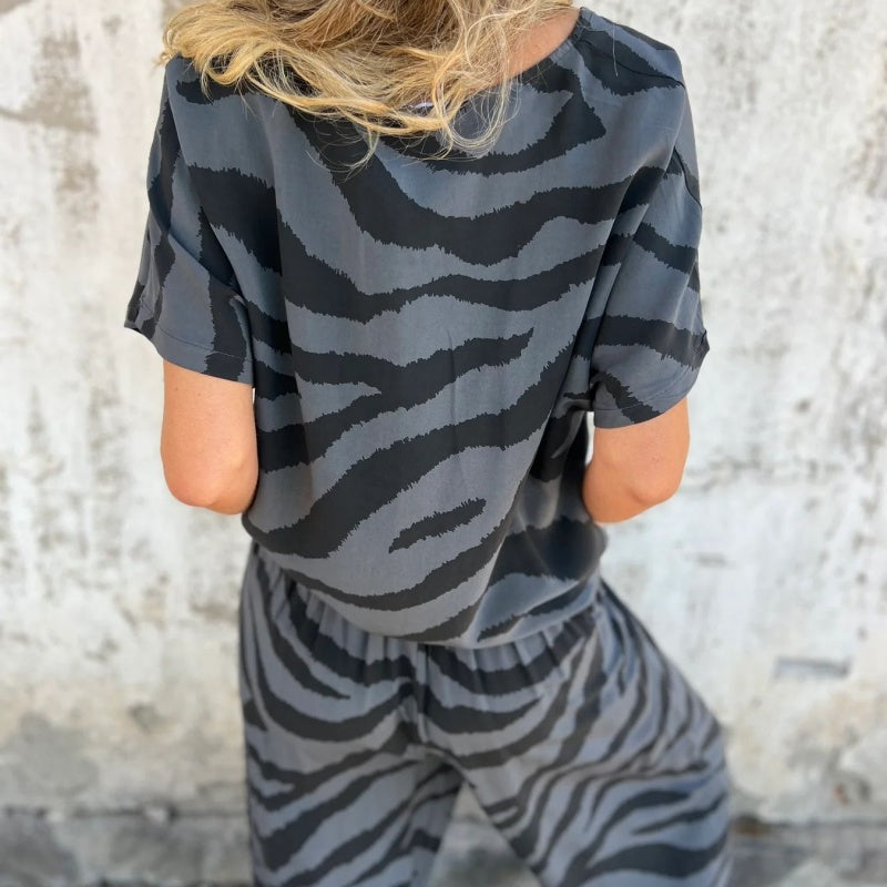 Conjunto cebra con top y pantalón