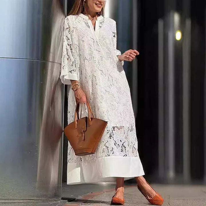 Vestido con encaje y escote en V pronunciado