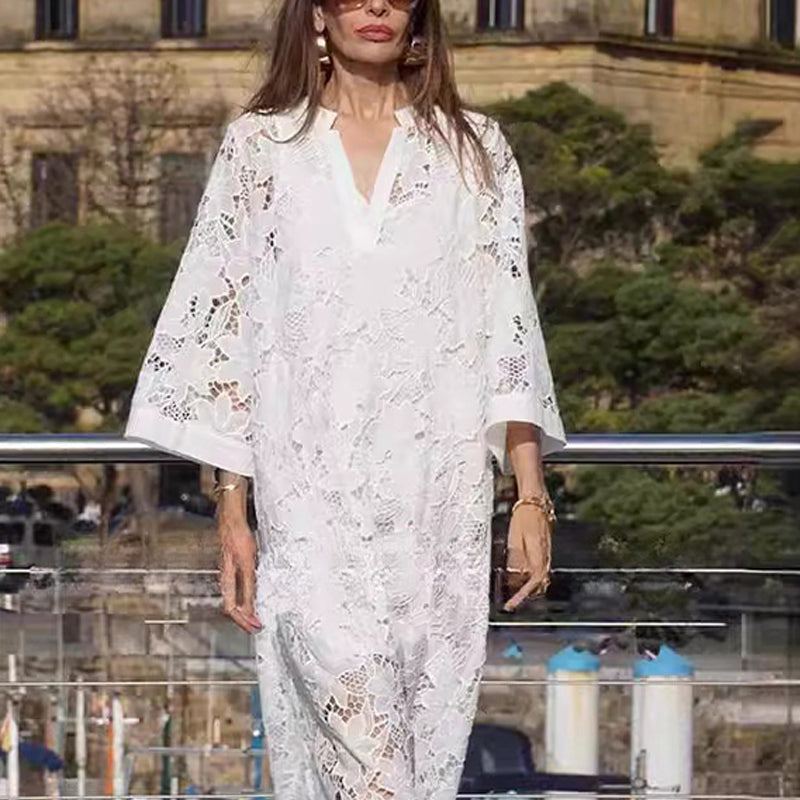 Vestido con encaje y escote en V pronunciado