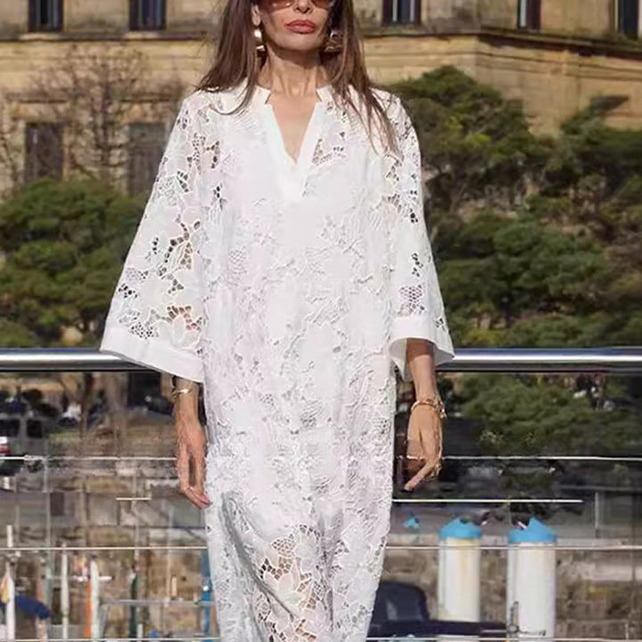 Vestido con encaje y escote en V pronunciado