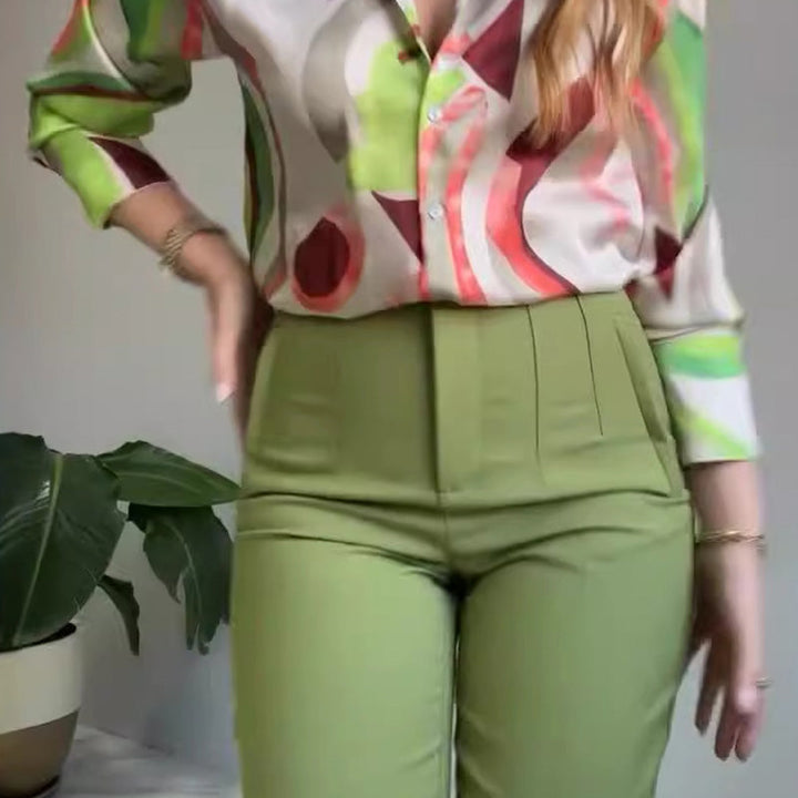 Emma – Conjunto de 2 piezas con estilo: Camisa estampada y pantalón abotonado