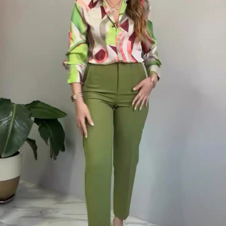Emma – Conjunto de 2 piezas con estilo: Camisa estampada y pantalón abotonado