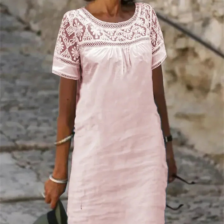 Vestido casual con encaje y cuello redondo