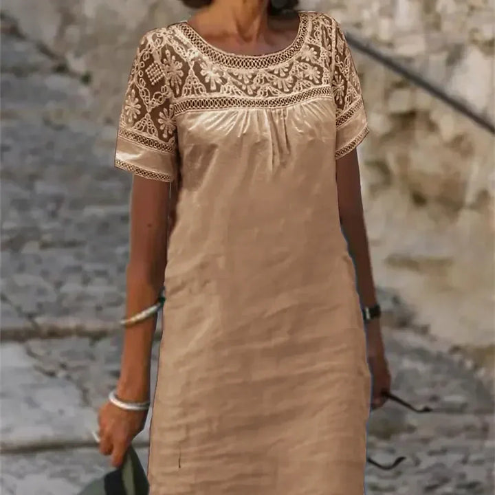 Vestido casual con encaje y cuello redondo