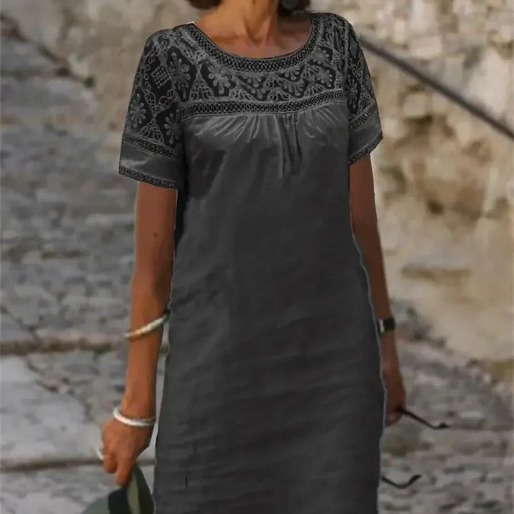 Vestido casual con encaje y cuello redondo