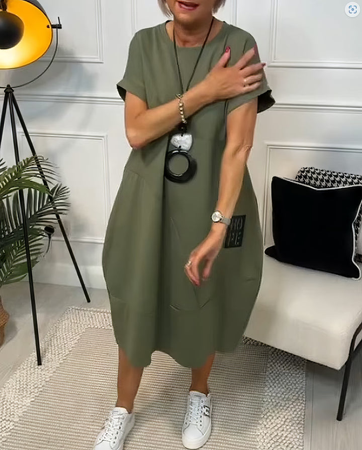 Vestido casual sencillo con estampado de letras y manga corta