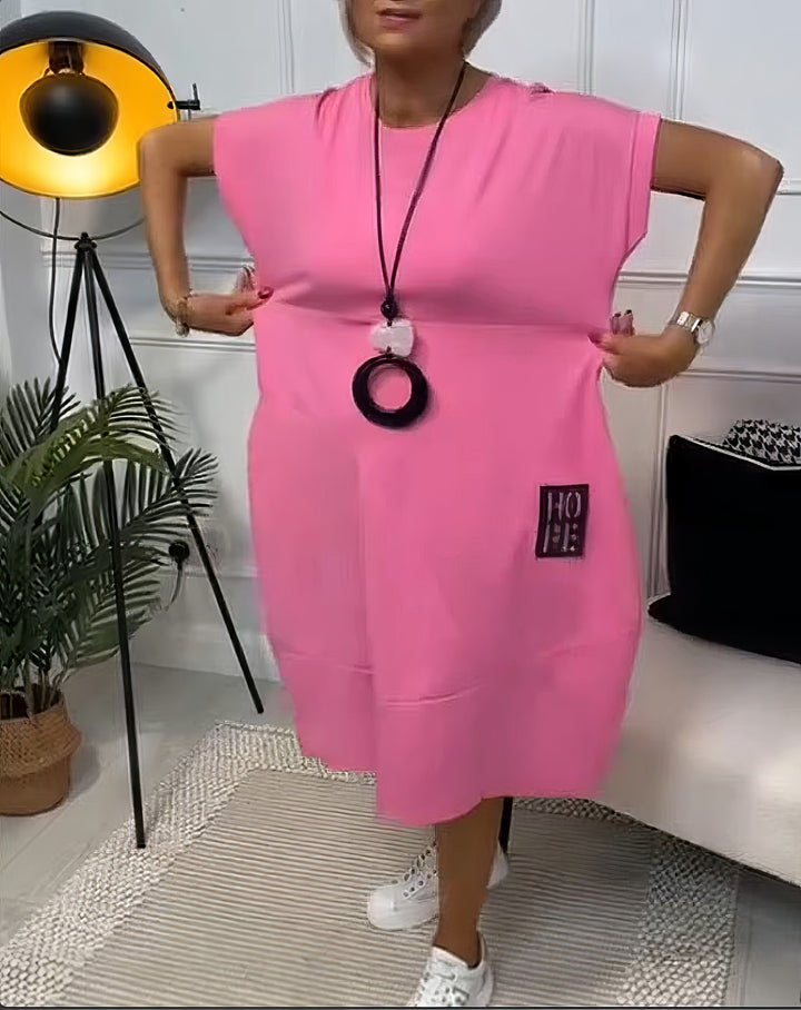 Vestido casual sencillo con estampado de letras y manga corta