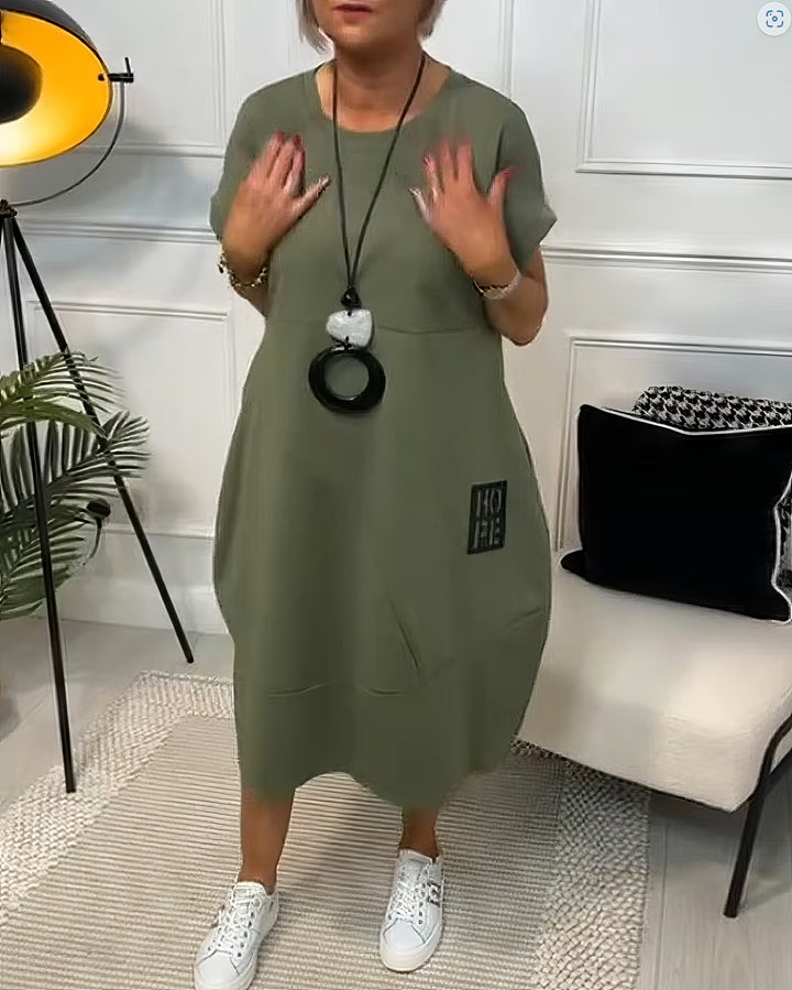 Vestido casual sencillo con estampado de letras y manga corta