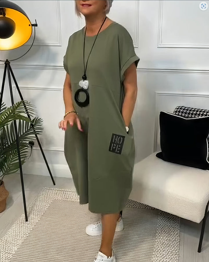 Vestido casual sencillo con estampado de letras y manga corta